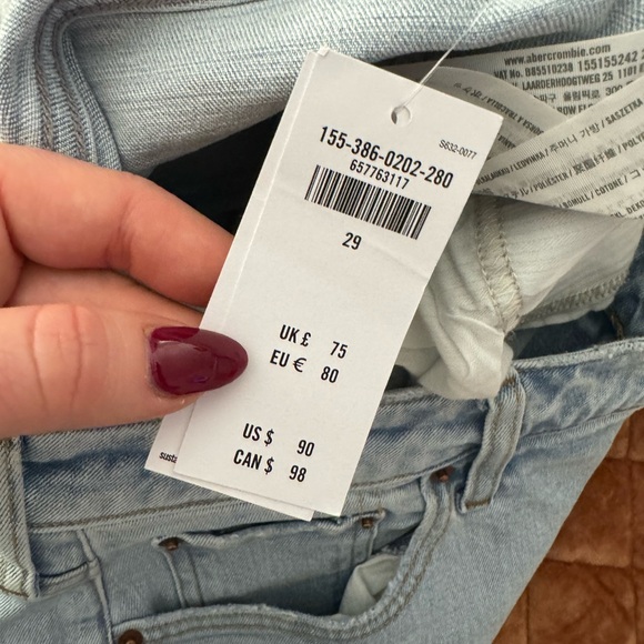 Abercrombie High Rise Curve Love Mom Jeans - Picture 5 of 5